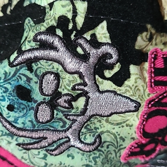 BONE COLLECTOR EMBROIDERED RHINESTONE HAT - Picture 4 of 15